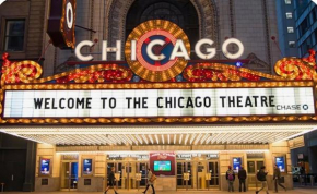 Cheerful bedroom w/free parking and 10 mins via car to downtown Chicago!